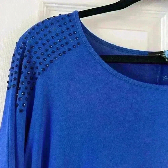 Spense blue top with studs on the shoulder. - Picture 4 of 8